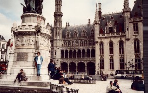 Government Palace (Gothic Revival) and the statue commemorating heroes of the Battle of the Golden Spurs.