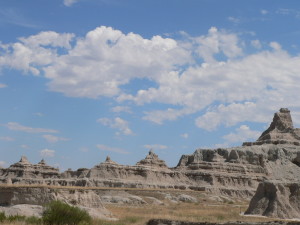 Badlands National Park : over 200 000 acres of prairie and geological erosion.